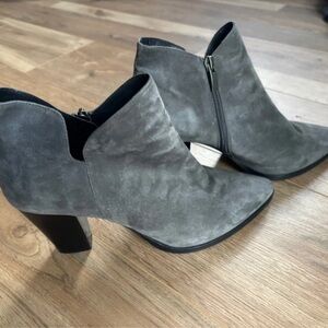 Elegant Gray Suede Heeled Boots